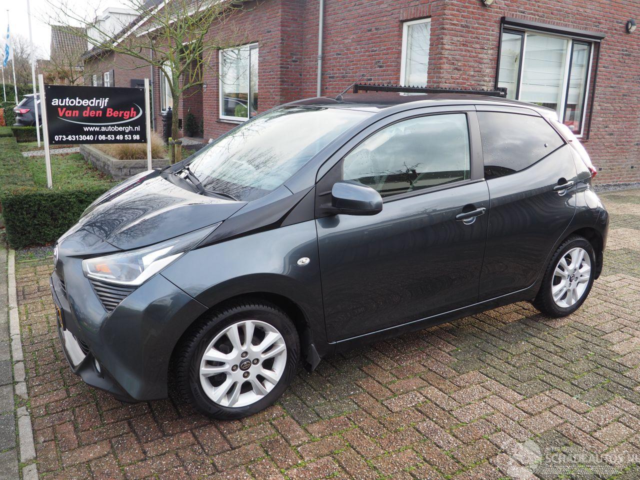 Toyota Aygo 1.0 VVT-i X-Joy