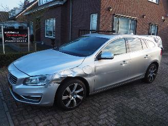 Avarii autoturisme Volvo V-60 2.4 D6 AWD Hybrid Summum 2013/10