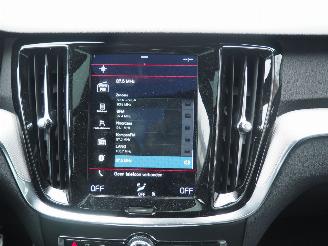 Volvo V-60 2.0 B3 r-Design Motorschade picture 14