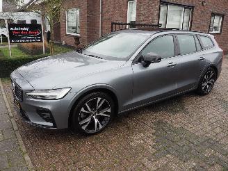 Schadeauto Volvo V-60 2.0 B3 r-Design Motorschade 2021/4