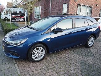 krockskadad bil auto Opel Astra Automaat 1.4 Edition LEZEN !!! 2022/4
