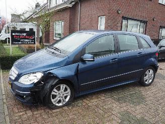 uszkodzony samochody osobowe Mercedes B-klasse 180 CDI Automaat 2009/10