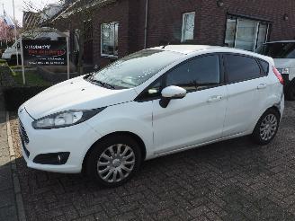 Vaurioauto  passenger cars Ford Fiesta 1.0 Style 2013/3