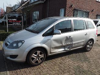 Vaurioauto  passenger cars Opel Zafira 1.6 111 Years Edition 7Persoons 2012/2