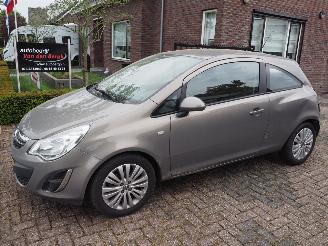 Damaged car Opel Corsa 1.4 16v Cosmo 2011/11