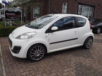 Coche accidentado Peugeot 107 1.0 Active 2012/9