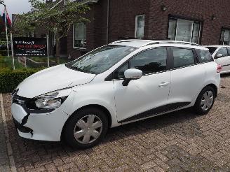 krockskadad bil auto Renault Clio 0.9 Tce Expression 2014/3