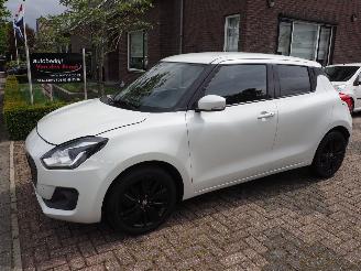 uszkodzony samochody osobowe Suzuki Swift 1.2 Stijl Smart Hybrid 2018/8