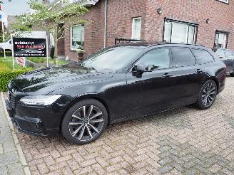 damaged passenger cars Volvo V-90 2.0 B4 R-Design Motorschaden 2021/5