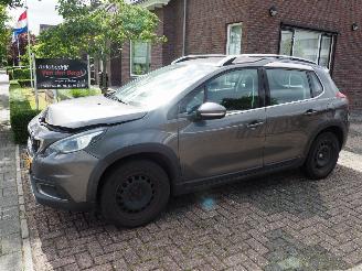 Vaurioauto  passenger cars Peugeot 2008 1.2 PureTech Allure 2017/6