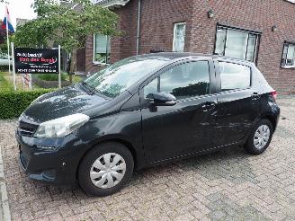 krockskadad bil auto Toyota Yaris 1.0 VVT-i Aspiration 2012/6