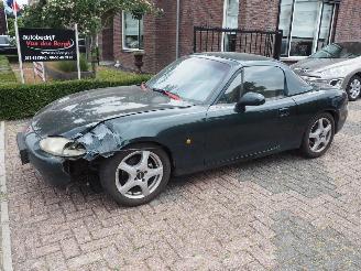damaged passenger cars Mazda MX-5 1.8i Automaat 1998/8
