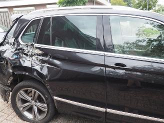 Volkswagen Tiguan 2.0 Tdi R-Line Connected Serie picture 14