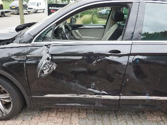 Volkswagen Tiguan 2.0 Tdi R-Line Connected Serie picture 9