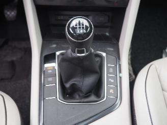 Volkswagen Tiguan 2.0 Tdi R-Line Connected Serie picture 29