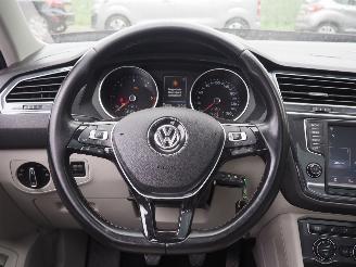 Volkswagen Tiguan 2.0 Tdi R-Line Connected Serie picture 22
