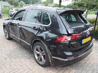 Volkswagen Tiguan 2.0 Tdi R-Line Connected Serie picture 6