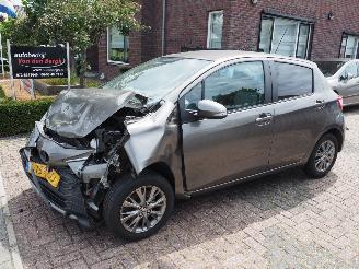 skadebil auto Toyota Yaris 1.5 VVT-i Dynamic 2019/10