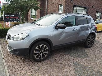 Vaurioauto  passenger cars Nissan Qashqai 1.6 360 2013/5