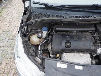 Peugeot 2008 1.6 VTi Allure Automaat picture 14