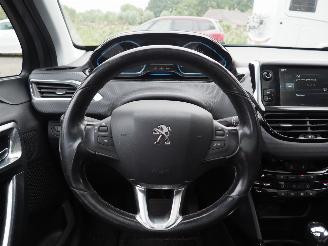 Peugeot 2008 1.6 VTi Allure Automaat picture 17