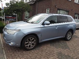 škoda osobní automobily Mitsubishi Outlander 2.0 PHEV Instyle 2013/11