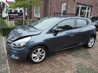 uszkodzony samochody osobowe Renault Clio 1.5 Dci Limited Automaat 2017/6