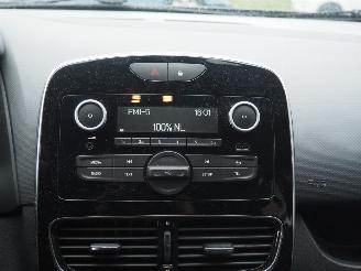 Renault Clio 1.5 Dci Limited Automaat picture 20