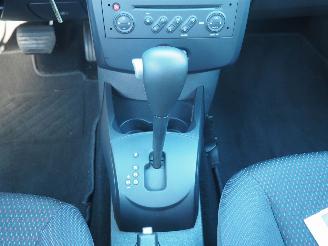 Renault Clio 1.6-16V Dynamique Automaat picture 17