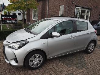 uszkodzony samochody osobowe Toyota Yaris 1.5 Hybrid Active 2019/12