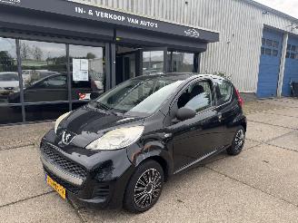 damaged passenger cars Peugeot 107 1.0 AIRCO 2011/2
