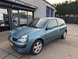 Vaurioauto  passenger cars Renault Clio 1.2 16V 55KW KM: 70.000 NAP! 2004/6