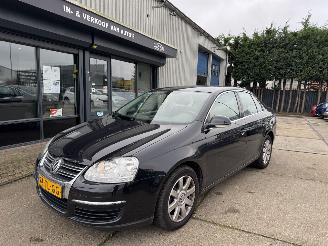 Schadeauto Volkswagen Jetta 1.6 FSI 85KW AIRCO 2006/10