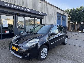 damaged passenger cars Renault Clio 1.2 16V AIRCO 5-DEURS 2010/6
