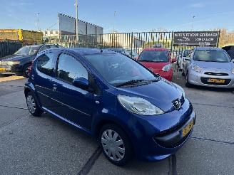 Peugeot 107 1.0 12V AIRCO 5-DEURS picture 2
