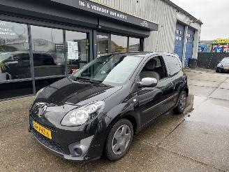 damaged passenger cars Renault Twingo 1.2 16V AIRCO 2011/4