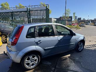 Ford Fiesta 1.3 8V AIRCO 5-DEURS picture 4