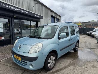Vaurioauto  passenger cars Renault Kangoo 1.6 16V AIRCO 2009/7