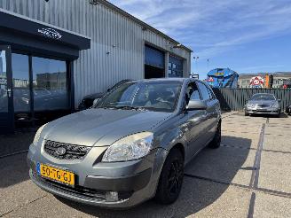 Auto incidentate Kia Rio 1.4 AIRCO AUTOMAAT 5-DRS 2006/8