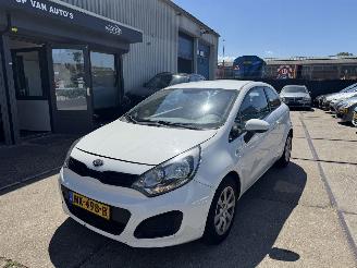 Damaged car Kia Rio 1.2 63KW AIRCO 2014/6