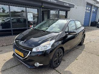 skadebil auto Peugeot 208 1.0 VTI 50KW AIRCO 2013/10