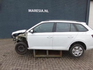 Coche siniestrado Skoda Fabia Fabia III Combi (NJ5), Combi 5-drs, 2014 / 2022 1.0 TSI 12V 2017/9