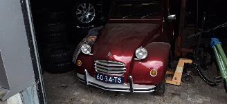Damaged car Citroën 2-cv  1972/3
