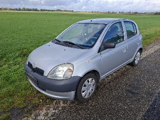 damaged passenger cars Toyota Yaris 1.4 D4D 2002/9