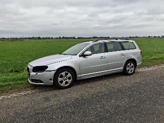 krockskadad bil auto Volvo V-70  2010/4