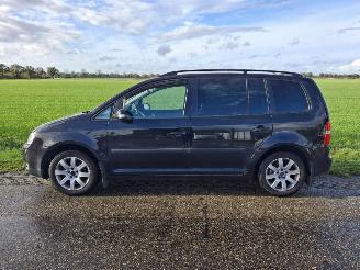 skadebil auto Volkswagen Touran 1.6 16V FSI 2004/9