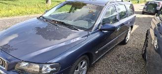 Volvo V-70 2.4 D picture 3