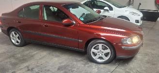 damaged passenger cars Volvo S-60 2.4 T 2001/2