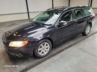Damaged car Volvo V-70 2.4 D5 136-KW Automaat 2008/5