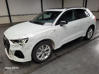 Vaurioauto  passenger cars Audi Q3 35 TDi 110-KW S-Tronic S-Line Panoramadak 2025/4